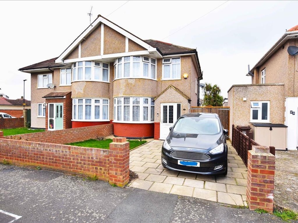 3 bed semidetached house for sale in Hereford Road, Feltham, Middlesex