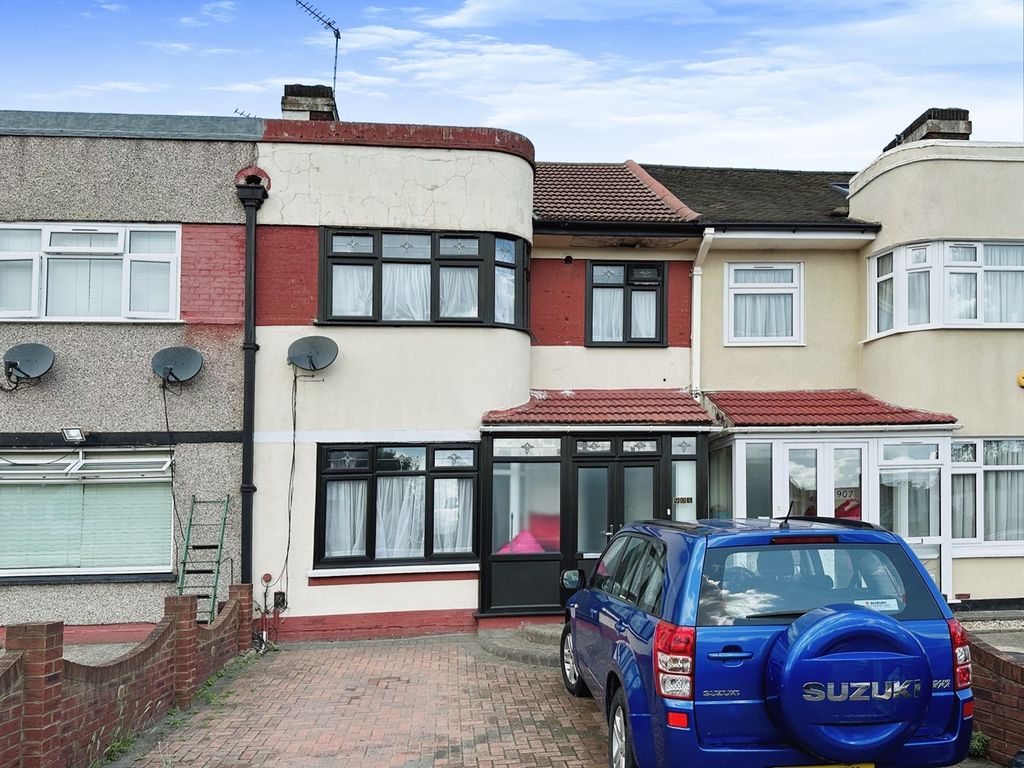 3 bed terraced house for sale in Eastern Avenue, Newbury Park IG2, £