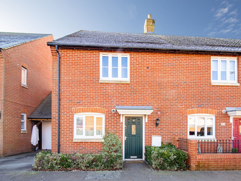 3 bed end terrace house for sale in Buchanan Road, Upper Arncott