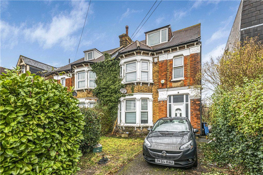 4 bed semidetached house for sale in Bensham Manor Road, Thornton