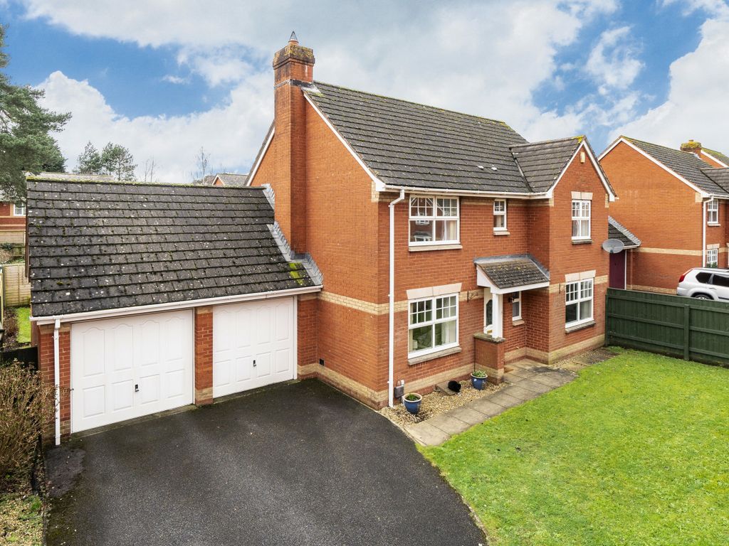 4 bed detached house for sale in Knights Crescent, Clyst Heath, Exeter, Devon EX2, £500,000 Zoopla