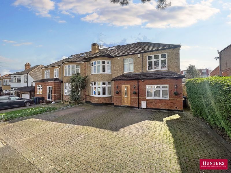 4 bed semidetached house for sale in Stuart Road, East