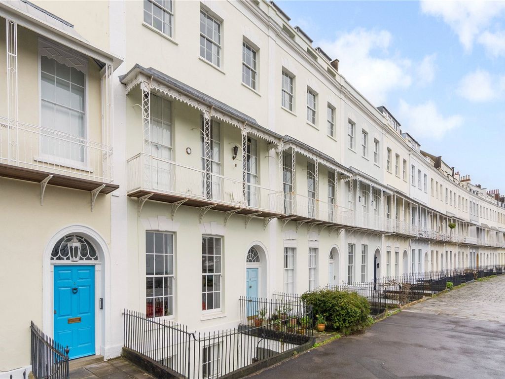 2 bed flat for sale in Royal York Crescent, Clifton, Bristol BS8, £