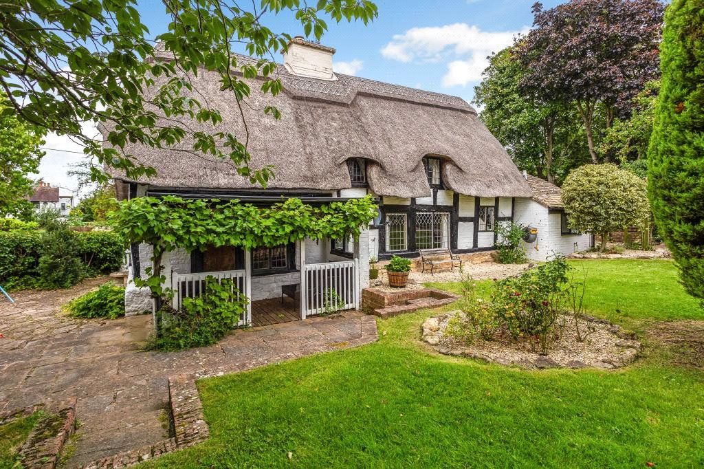 4 bed detached house for sale in Southam Lane, Southam, Cheltenham