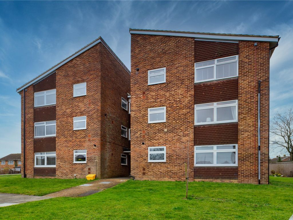 2 bed flat for sale in Hillmead, Gossops Green, Crawley, West Sussex