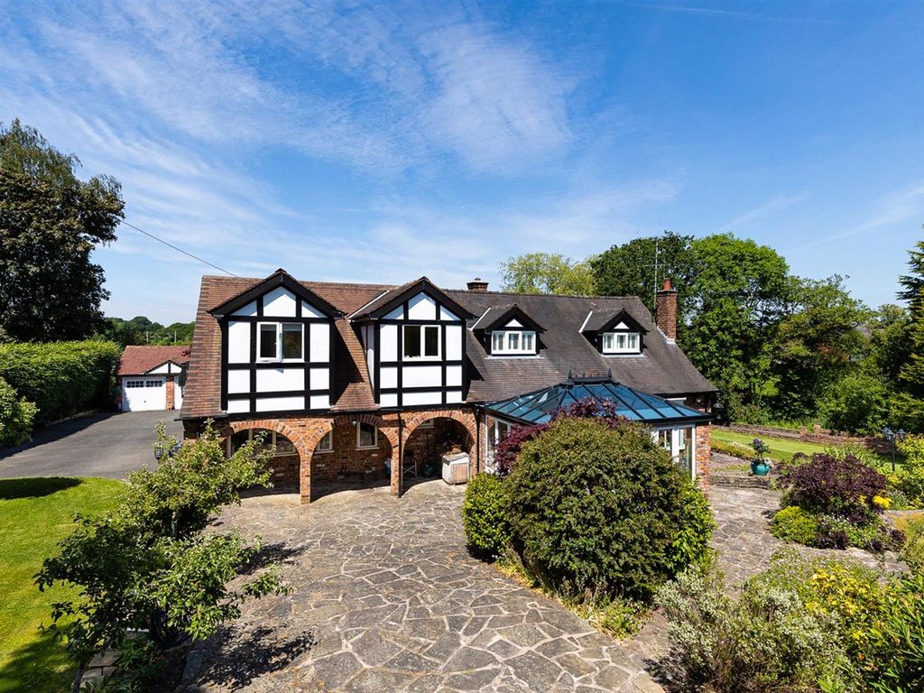 5 bed detached house for sale in Brookledge Lane, Adlington