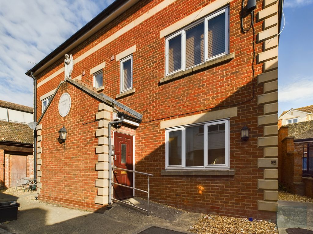 1 bed flat to rent in Rutherford Court, Trowbridge, Wiltshire BA14, £