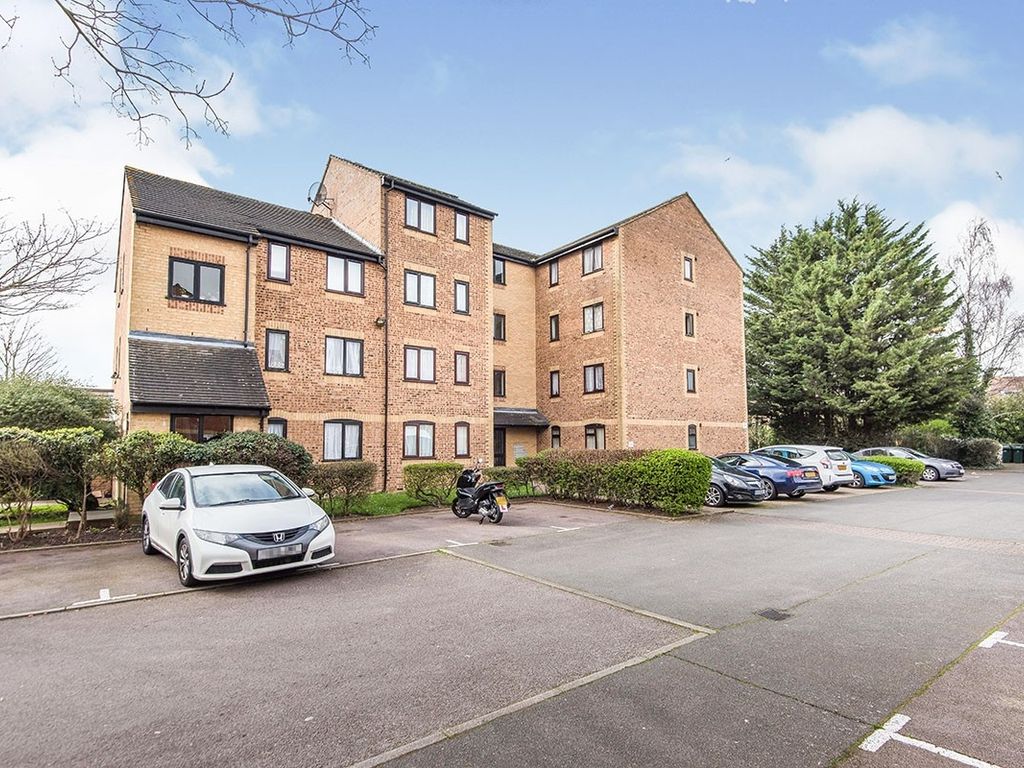 1 bed flat to rent in Burket Close, Southall, Middlesex UB2, £1,150 pcm