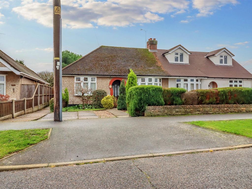 2 bed semidetached bungalow for sale in Almond Avenue, Wickford SS12