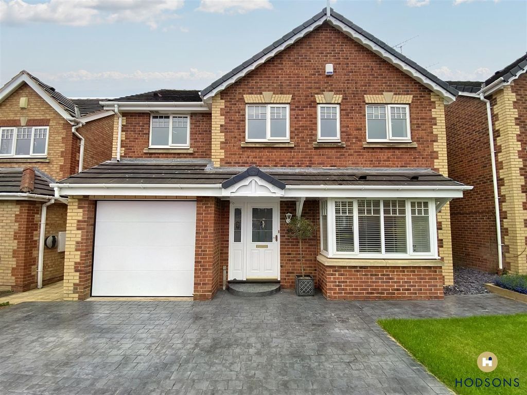 4 bed detached house for sale in Clarke Hall Road, Stanley, Wakefield