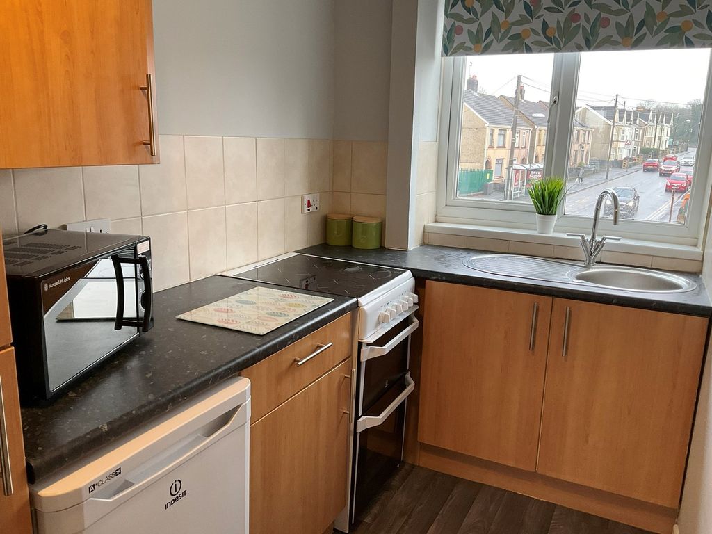 1 bed flat to rent in Bryn Road, Loughor, Swansea SA4, £650 pcm Zoopla