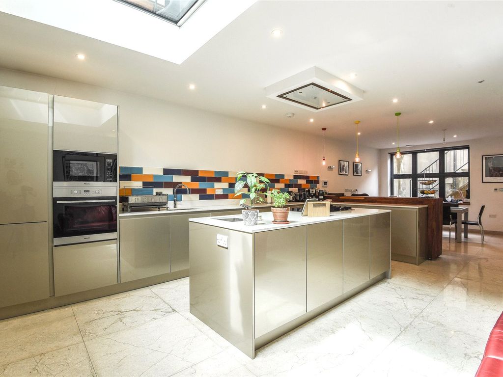 4 bed terraced house to rent in Moffat Road, London SW17, £3,800 pcm