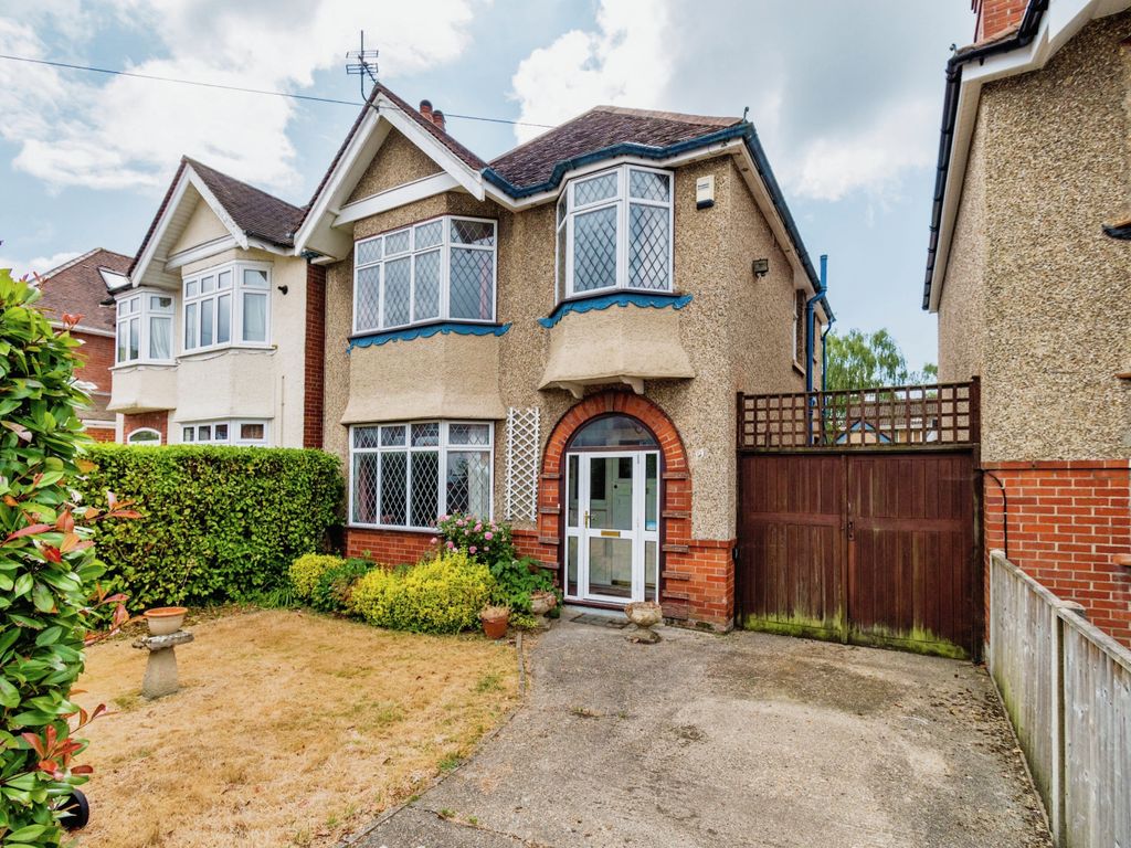 3 bed detached house for sale in Leicester Road, Upper Shirley