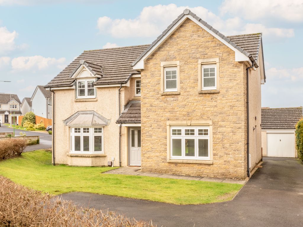 4 bed detached house for sale in Blairadam Crescent, Kelty KY4, £