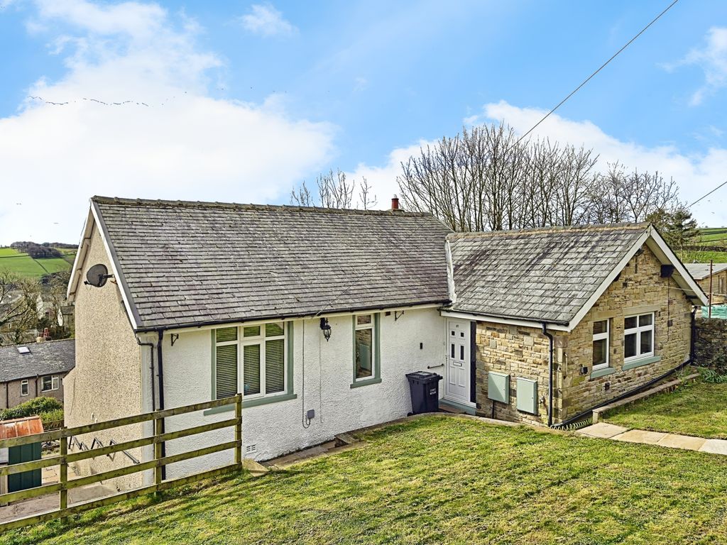 4 bed detached bungalow for sale in Braithwaite Edge Road, Keighley