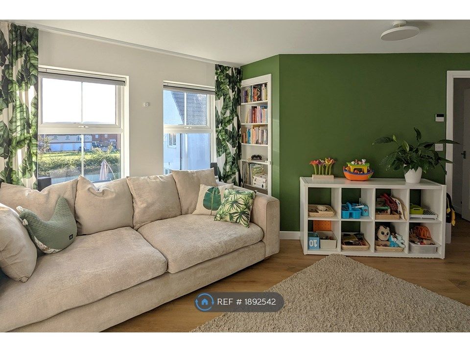 2 bed flat to rent in Cambridge Way, Cullompton EX15, £875 pcm Zoopla