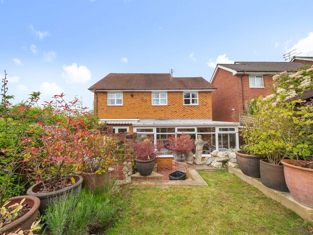 4 bed detached house for sale in Emperor Close, Northchurch