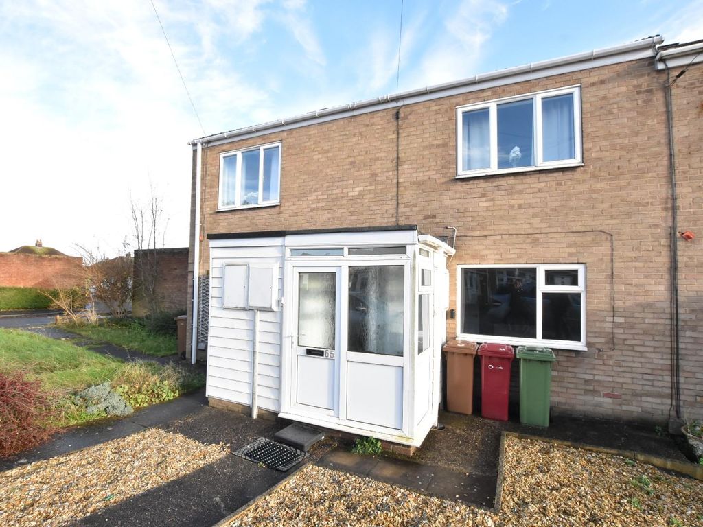 2 bed flat for sale in Ancaster Court, Scunthorpe DN17, £68,000 Zoopla