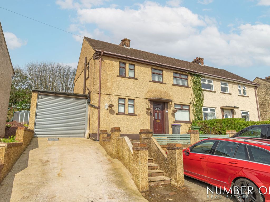 3 bed semidetached house for sale in Sycamore Road South
