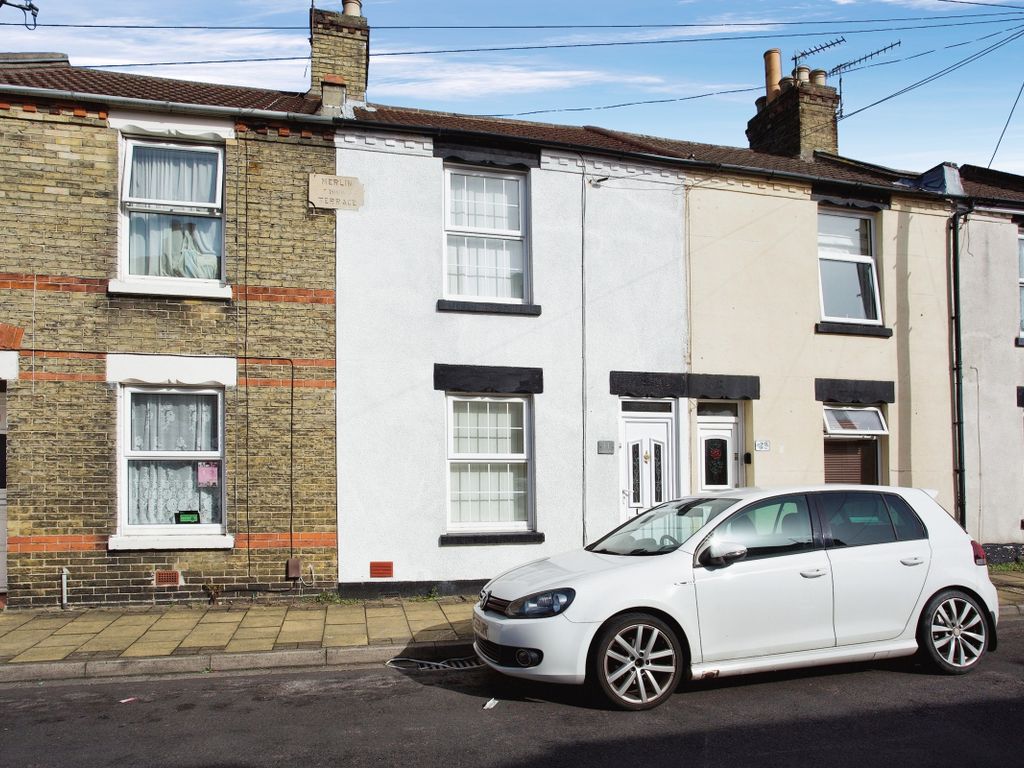 2 bed property to rent in Leonard Road, Gosport PO12, £1,100 pcm Zoopla