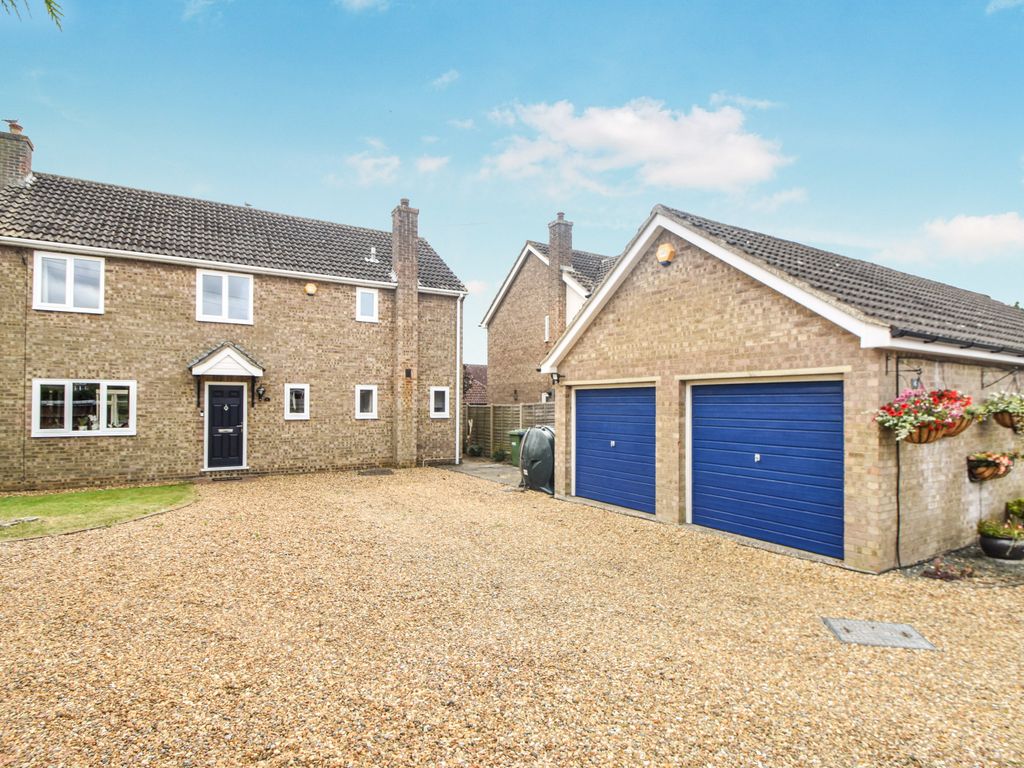 4 bed detached house for sale in St. Johns Close, Woodhurst, Huntingdon