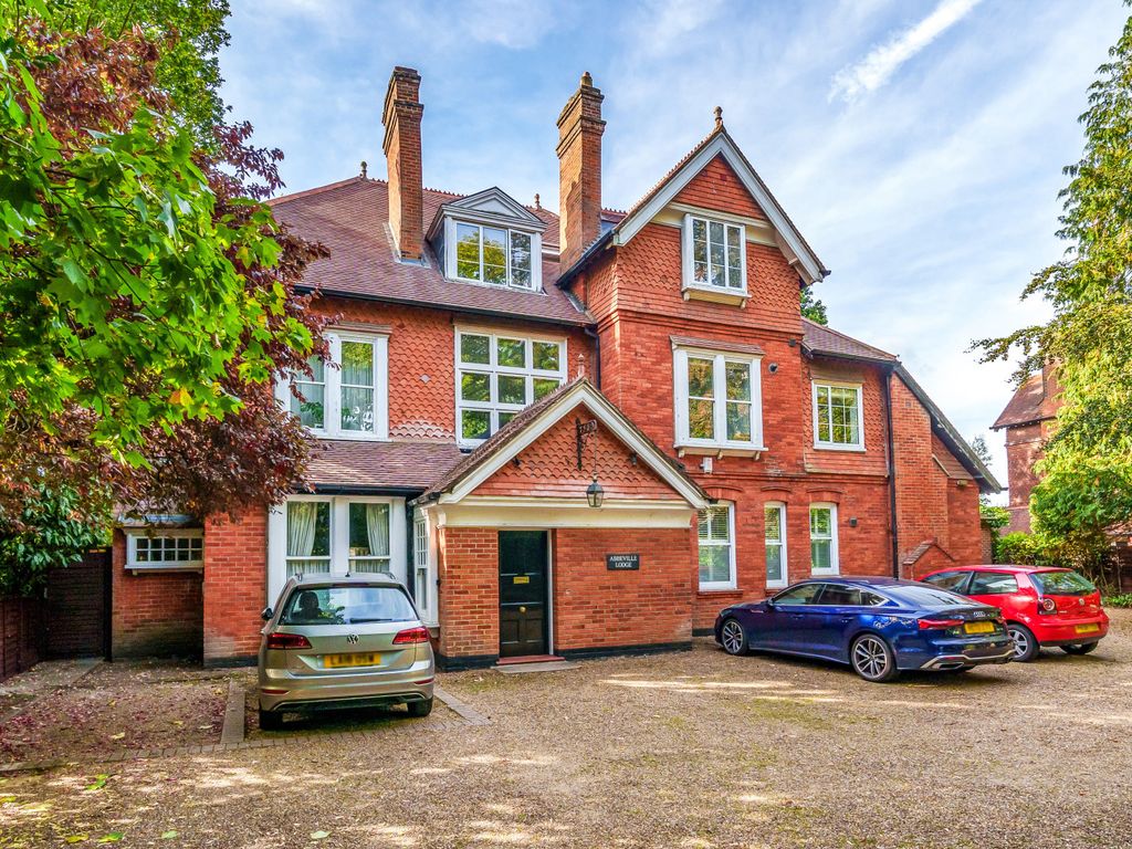2 bed flat for sale in Queens Road, Weybridge KT13, £450,000 Zoopla