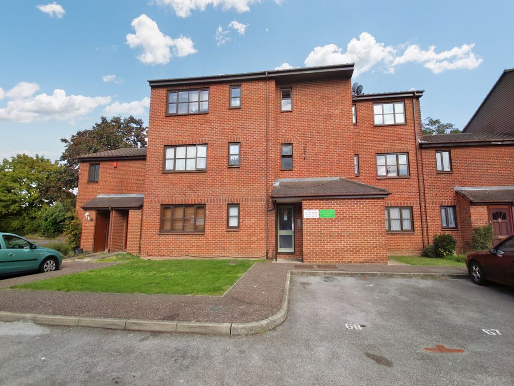 Studio to rent in Verona Close, Uxbridge UB8, £1,000 pcm Zoopla