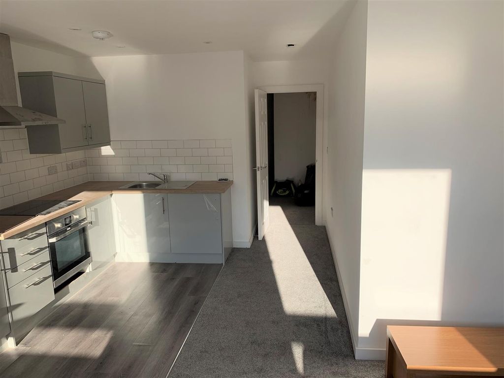 1 bed flat to rent in Clifton Park View, Doncaster Gate, Rotherham S65