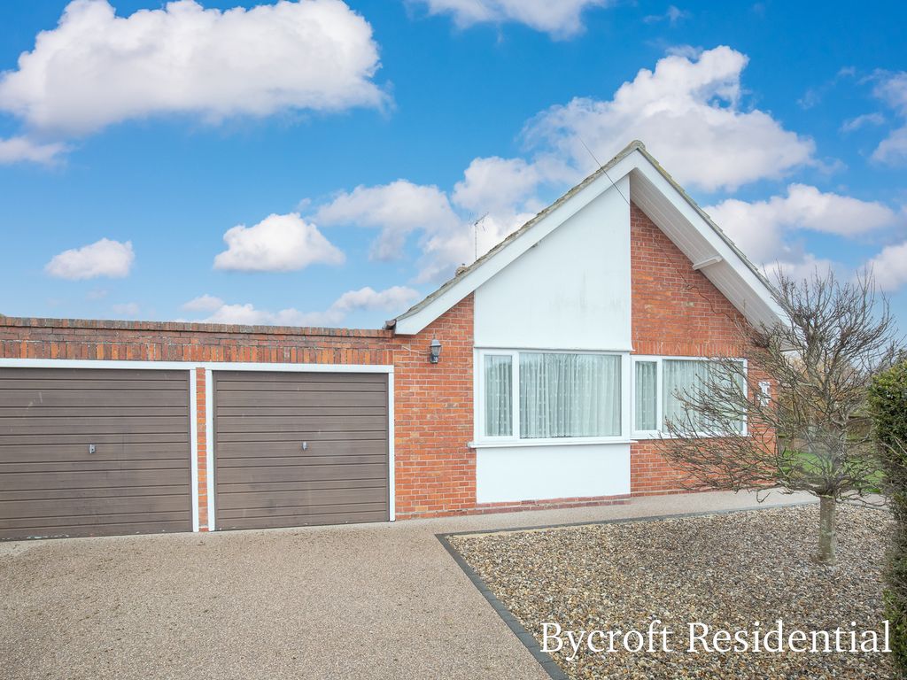 3 bed detached bungalow for sale in Carter Close, CaisterOnSea, Great