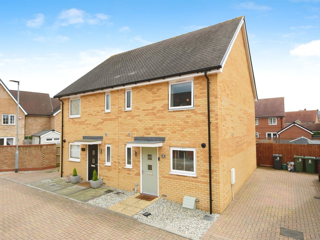 2 bed semidetached house for sale in Brown Close, Witham CM8, £350,000