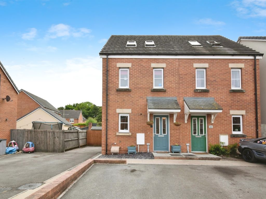 3 bed semidetached house for sale in Cilgant Y Lein, Pyle, Bridgend