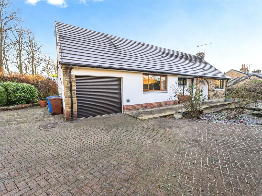 4 bed bungalow for sale in Padiham Road, Burnley, Lancashire BB12, £