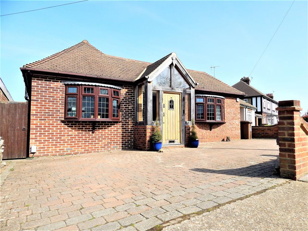 4 bed detached bungalow for sale in Wilson Avenue, Rochester ME1 Zoopla