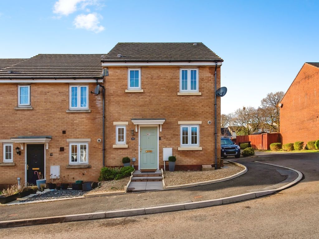 3 bed end terrace house for sale in Clos AelYBryn, Llanelli SA14, £