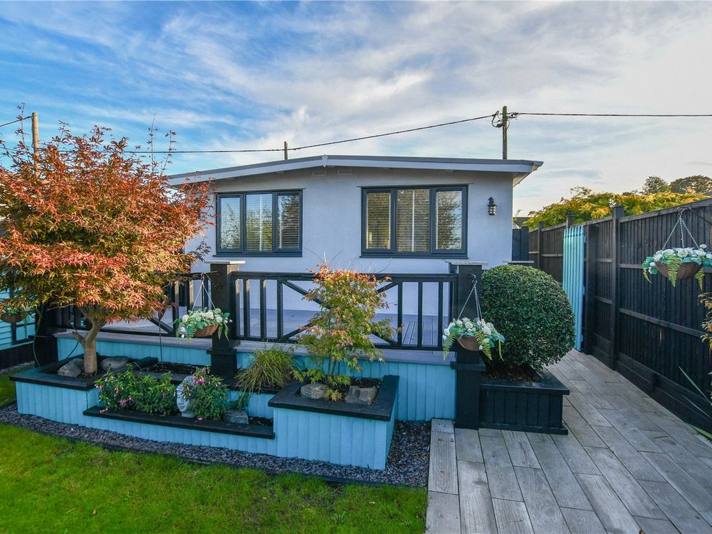 2 bed property for sale in Grovelands Park, Winnersh, Wokingham