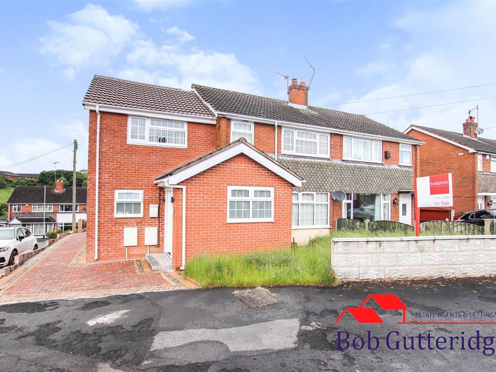 4 bed semidetached house for sale in Fearns Avenue, Bradwell