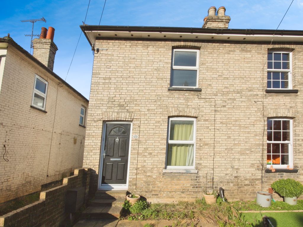 2 bed end terrace house to rent in Springfield Road, Chelmsford CM2, £