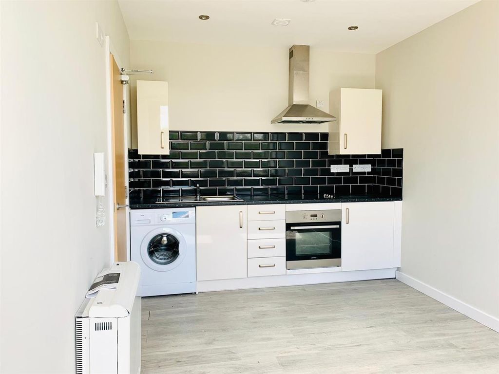 1 bed flat to rent in Castleview House, Runcorn WA7, £500 pcm Zoopla