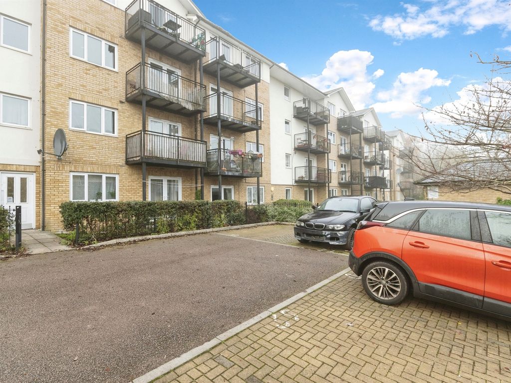 2 bed flat for sale in Cooks Way, Hitchin SG4, £235,000 Zoopla