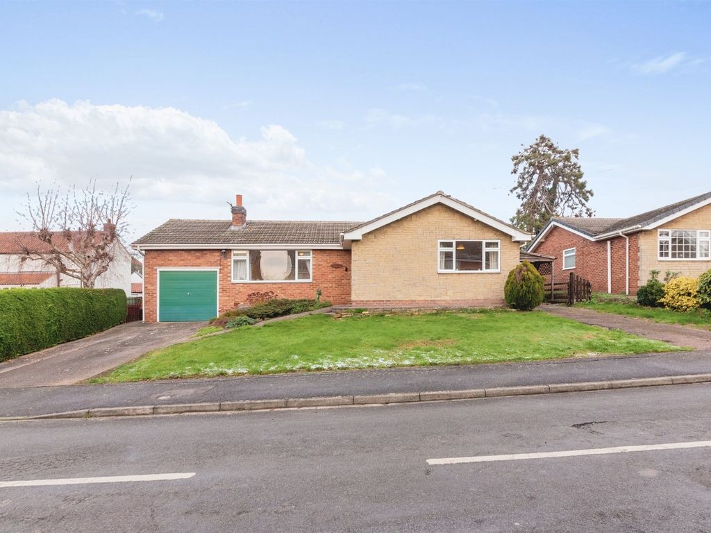 3 bed detached bungalow for sale in Wilkinson Road, Foston, Grantham
