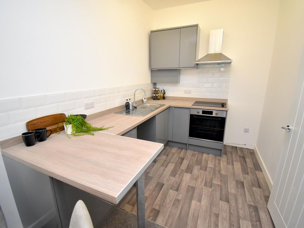 2 bed flat for sale in Kingswood, Bristol, 8Lq. BS15, £170,000 Zoopla