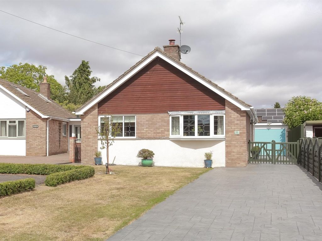 3 bed detached bungalow for sale in Deers Close, Bodicote, Banbury OX15