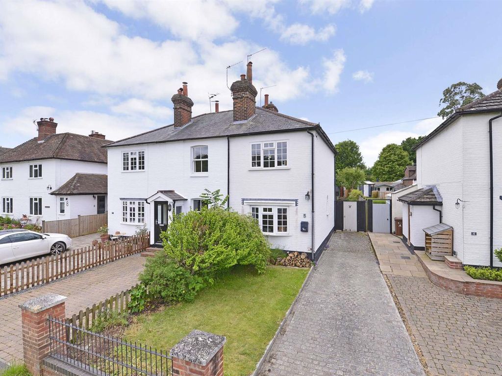2 bed cottage for sale in Christmas Hill, Shalford, Guildford GU4 Zoopla