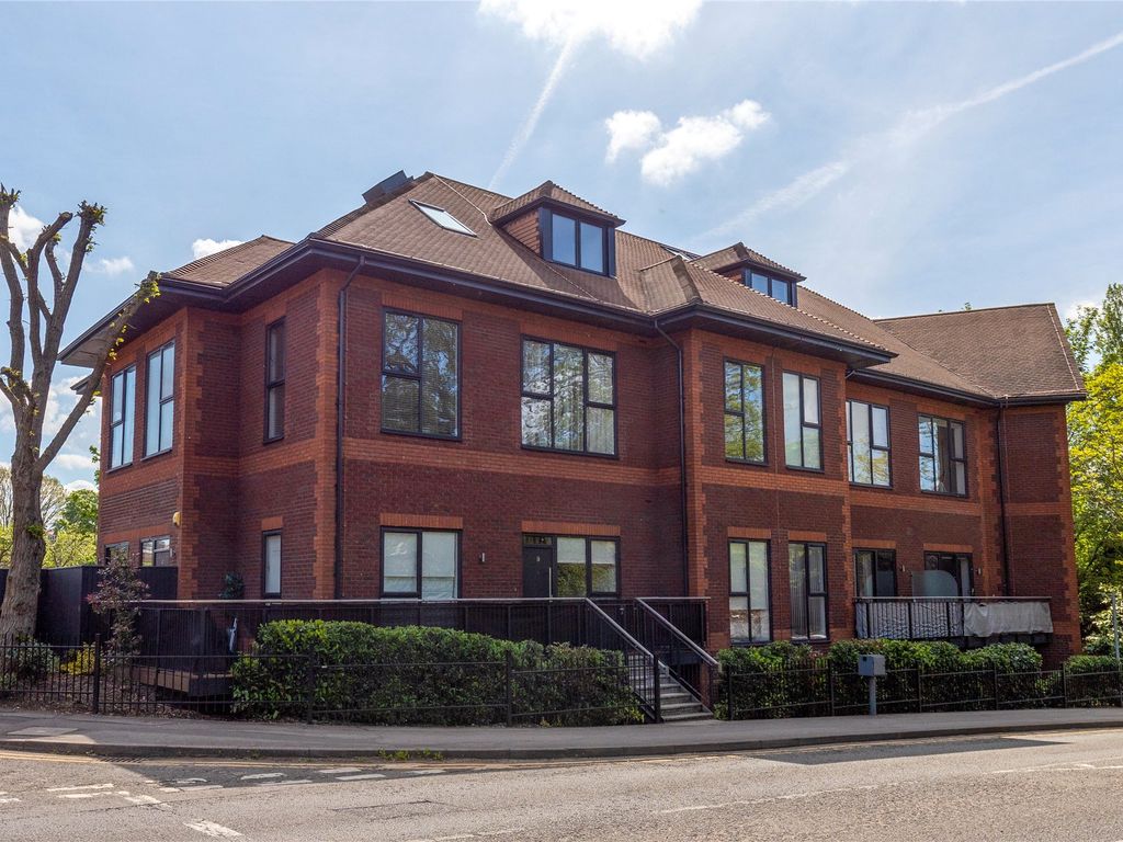 2 bed flat for sale in mulberry house, wokingham, berkshire rg40