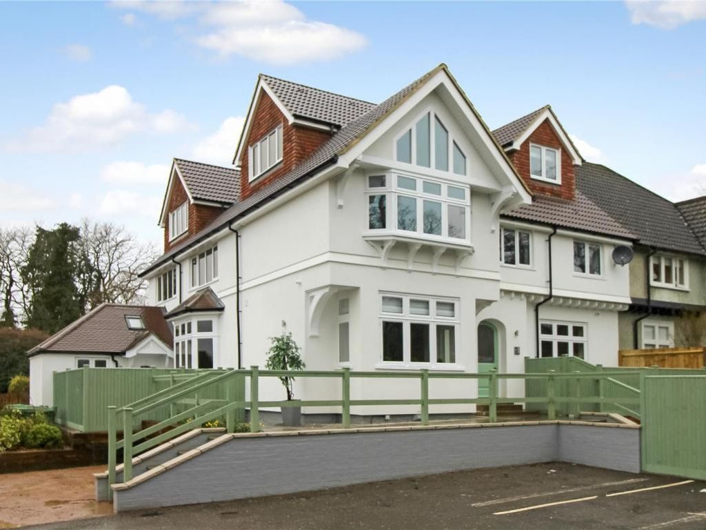 1 bed flat for sale in Clockhouse Road, Farnborough, Hampshire GU14