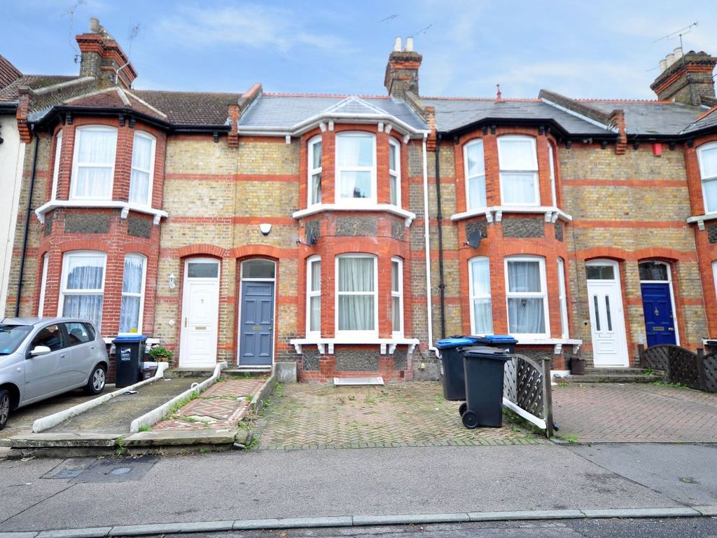 3 bed terraced house to rent in Crescent Road, Ramsgate CT11, £1,350