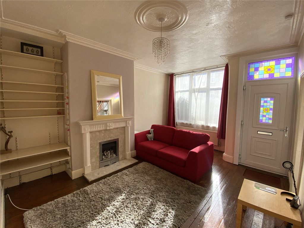 2 bed terraced house to rent in Sutherland Mount, Leeds, West Yorkshire