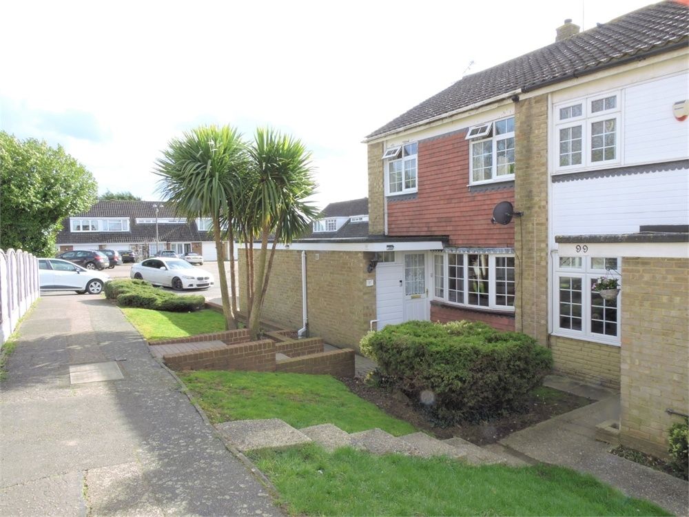 4 bed semidetached house for sale in Roundhills, Waltham Abbey, Essex