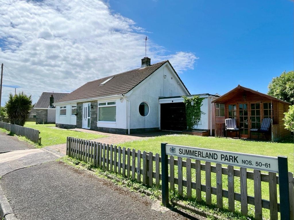 3 bed bungalow for sale in Summerland Park, Upper Killay, Swansea SA2