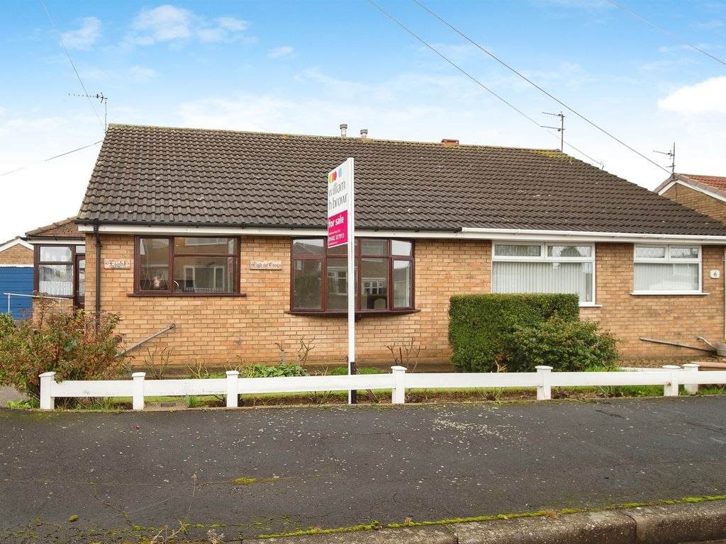 2 bed semidetached bungalow for sale in Charterfield, Bilton, Hull